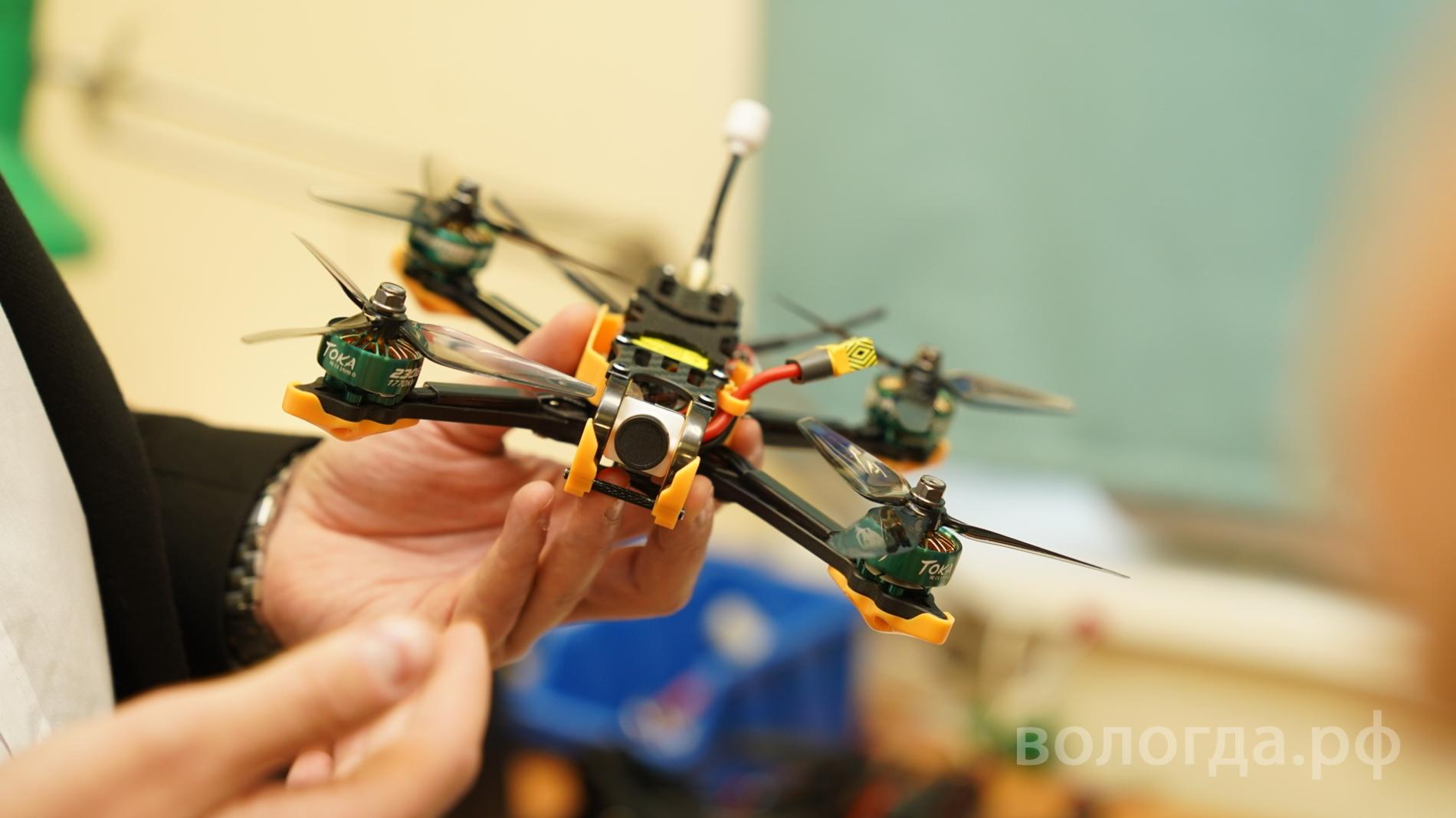 Порядка 1000 спортивных и промышленных дронов ежемесячно производится в Вологде